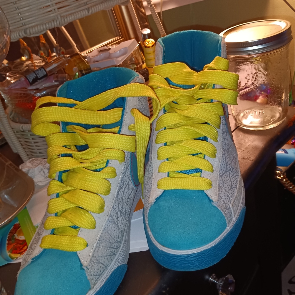 Nike - Picture 2 of 2